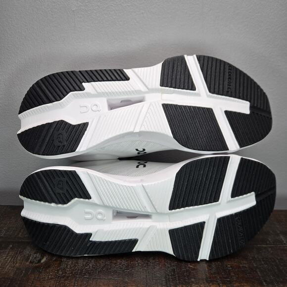 NEW ON Cloudnova X Womens Size 10 Comfy Running Shoes Sneakers Gym White Black - Picture 9 of 12